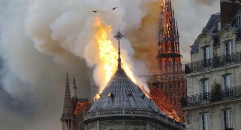 Lucrările de la Notre-Dame suspendate din cauza contaminării cu plumb