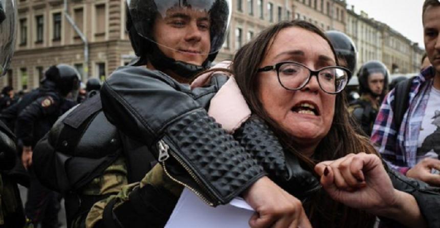 Un suspect arestat &icirc;n urma uciderii unei activiste LGBT, Elena Grigorieva, la Sankt Petersburg