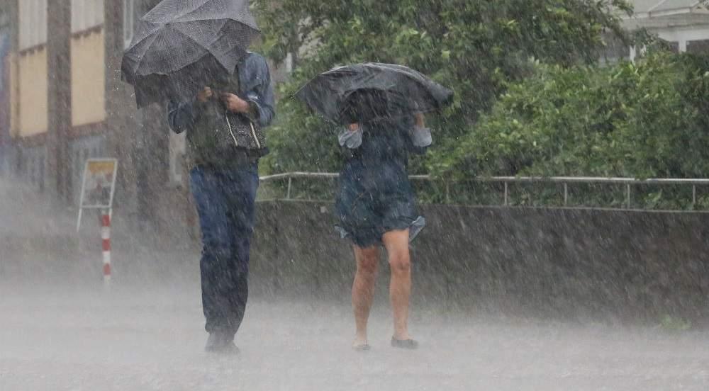 Ploi torențiale și vijelii &icirc;n Rom&acirc;nia! Este Cod galben! Zonele afectate, &icirc;n următoarele ore