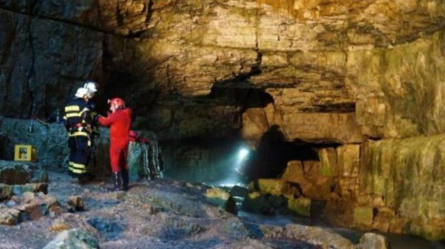 Doi bărbaţi au rămas blocați &icirc;ntr-o peşteră din Germania după ce apele unui rău au crescut brusc