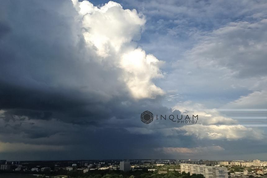 Caniculă şi instabilitate atmosferică, &icirc;n cea mai mare parte a ţării, p&acirc;nă joi dimineaţă