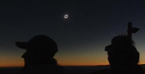 Eclipsa totală de soare în America de Sud! Cine a vrut să urmărească fenomenul din deşertul Atacama a plătit 2.000 de dolari