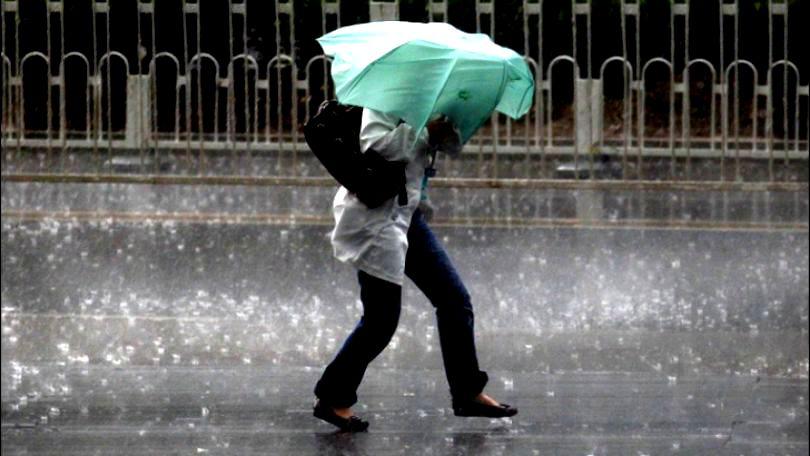 Vremea se dezlănțuie &icirc;n următoarele ore. Mai multe județe din țară sunt sub avertizare de cod galben de vijelii, averse și grindină