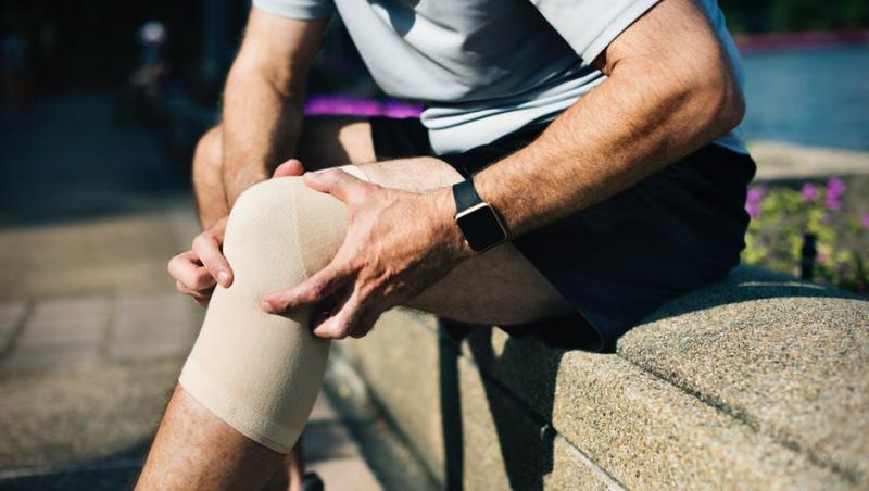 Dacă vă dor picioarele, genunchii  sau aveți dureri de șold, aceste exerciții vă ajută să scăpați de probleme!