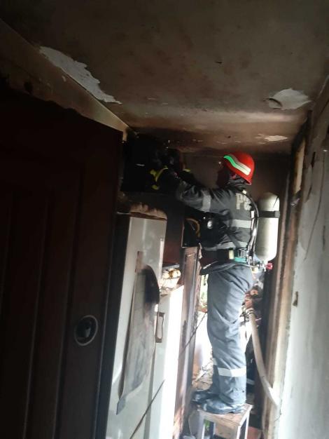 Eroul de la Babadag! Locotenentul Cristian Frăsineanu a salvat trei persoane care nu mai puteau să iasă din casă după ce locuinţa lor a luat foc