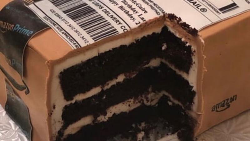 Un bărbat i-a oferit soției un tort în forma unei cutii de la Amazon. „Este lucrul ei preferat”