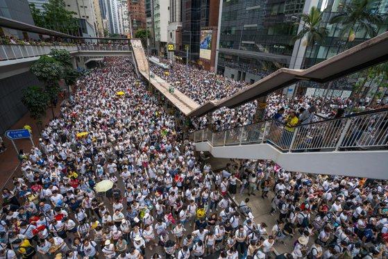 Circulaţia trenurilor din Hong Kong a fost blocată din cauza protestelor - VIDEO