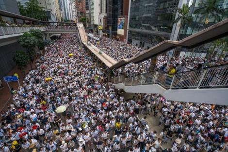 Circulaţia trenurilor din Hong Kong a fost blocată din cauza protestelor - VIDEO