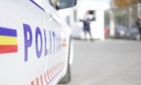 O copilă din Vrancea a fost găsită de poliţişti într-o maşină, împreună cu doi bărbaţi. Famila era disperată să o găsească