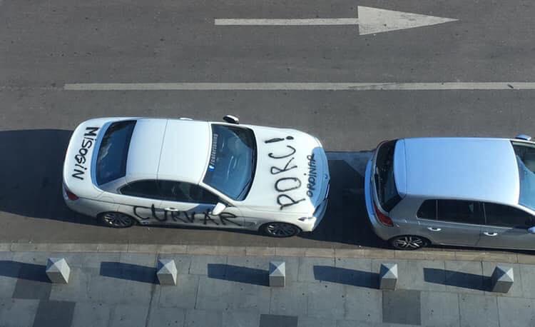 Un bucureștean s-a trezit cu mașina praf. Ce mesaj i-a lăsat vinovatul