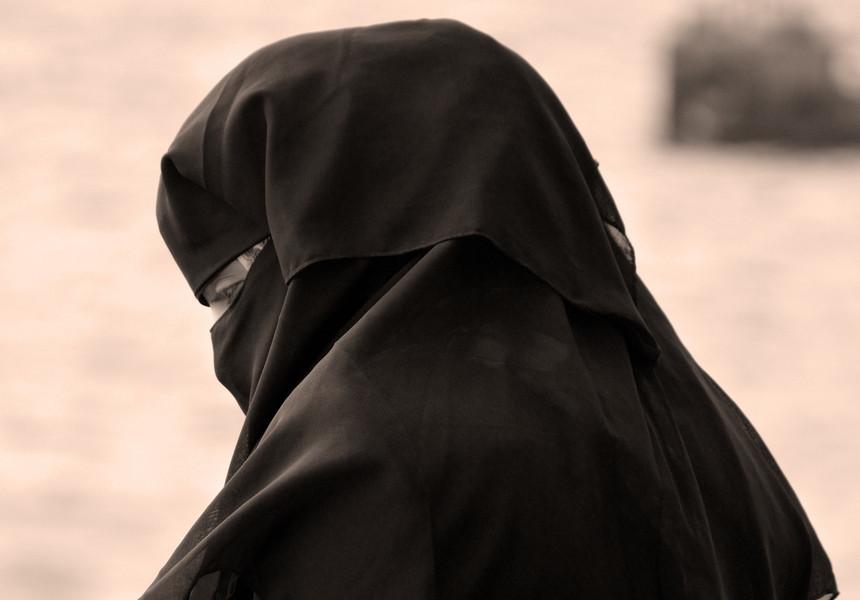 Parlamentul indian a interzis tradiţia musulmană prin care bărbatul poate divorţa instantaneu pronunţ&acirc;nd de trei ori cuv&acirc;ntul &bdquo;divorţ&rdquo; &icirc;n prezenţa soţiei