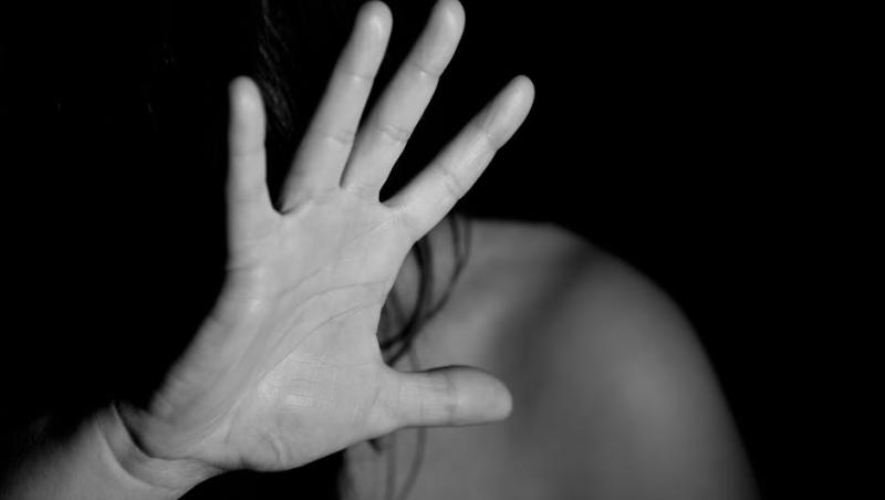 România, pe primul loc în UE în privinţa convingerii că violul are justificare:  „haine provocatoare sau sexy”, „nu spun clar NU sau nu se opun fizic”