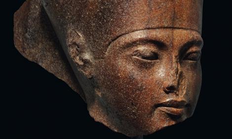 Un bust al lui Tutankhamon, vândut pentru mai mult de 4,7 milioane de lire sterline. Egiptul a protestat vehement