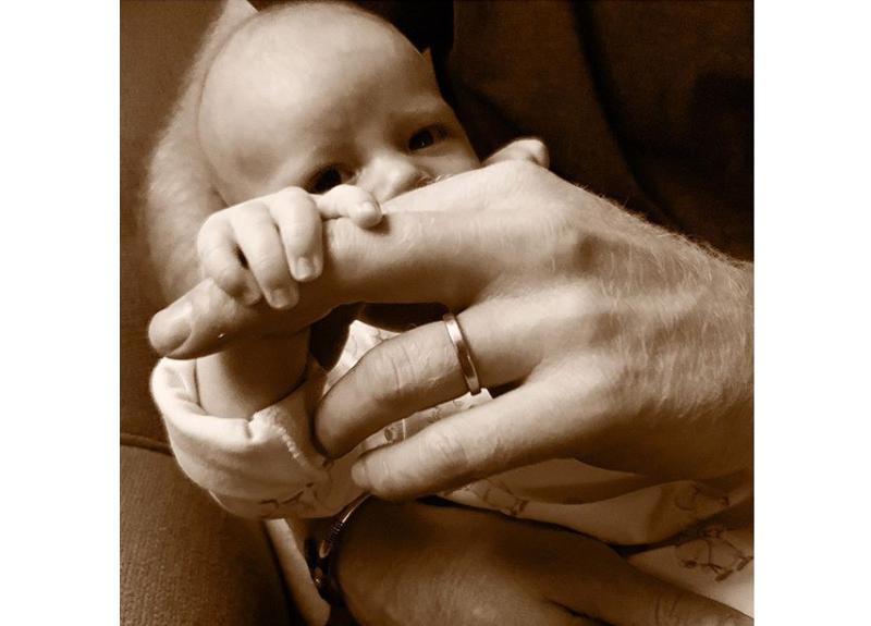 Fiul prinţului Harry va fi botezat s&acirc;mbătă. Regina Elisabeta nu va participa la eveniment