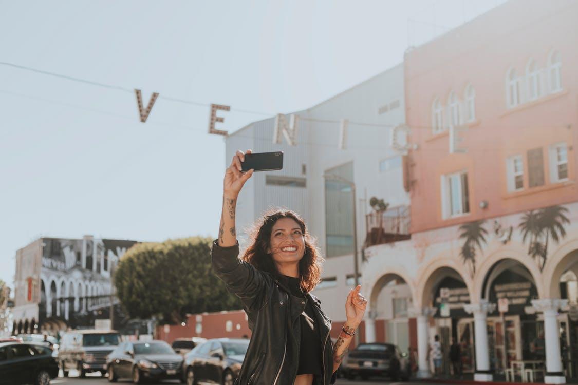 C&acirc;nd &icirc;ți faci selfie ai girjă la următoarele aspecte! Tu poți fi următoarea victimă!