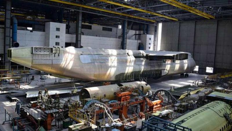 An-225, cel mai mare avion din lume stă ascuns într-un depozit