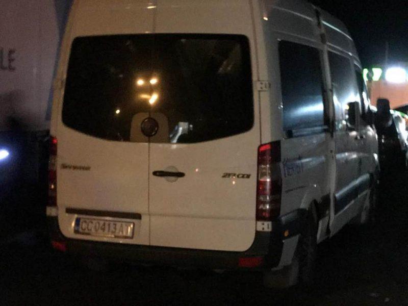 Avertismentul unui șofer care era să fie jefuit &icirc;n trafic: "Aveți mare grijă c&acirc;nd &icirc;nt&acirc;lniți această mașină&rdquo;