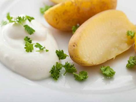 Cea mai gustoasă cură: dieta cu iaurt și cartofi! Slăbești cel puțin cinci kilograme în doar trei zile