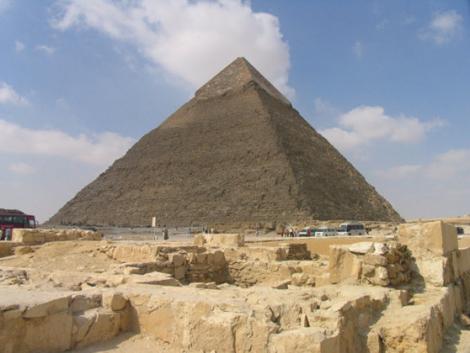 Egiptul vrea să recupereze o statuie veche de 3.000 de ani, care a fost vândută la licitaţie pentru o sumă uriaşă