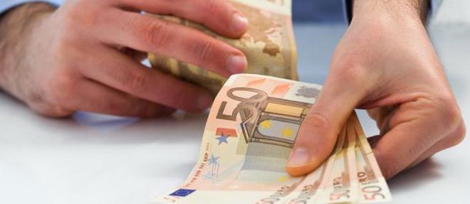 T&acirc;năr de 20 de ani, prins &icirc;n flagrant, &icirc;n timp oferea&nbsp;200 de euro unui examinator pentru a obține permisul auto&nbsp;