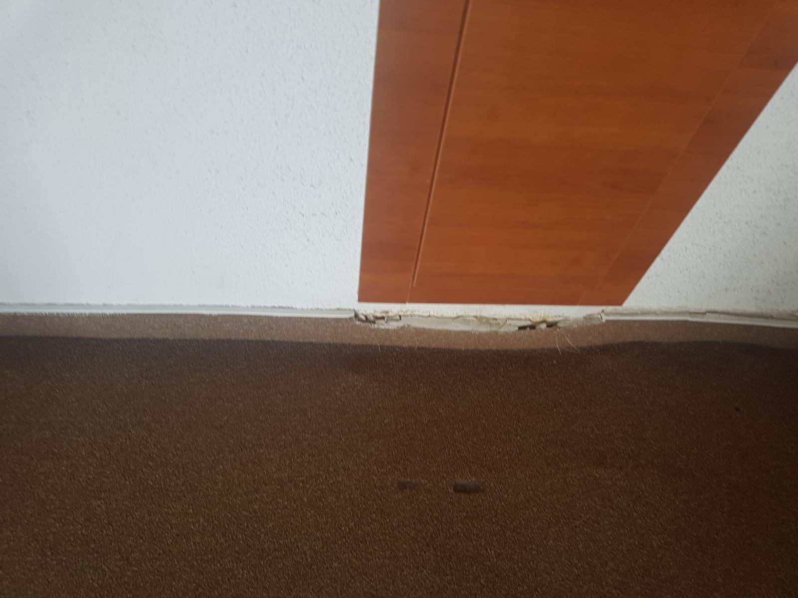 Zeci de camere de la un complex hotelier din Mamaia, &icirc;nchise temporar de ANPC după ce au fost găsite mai multe nereguli. FOTO