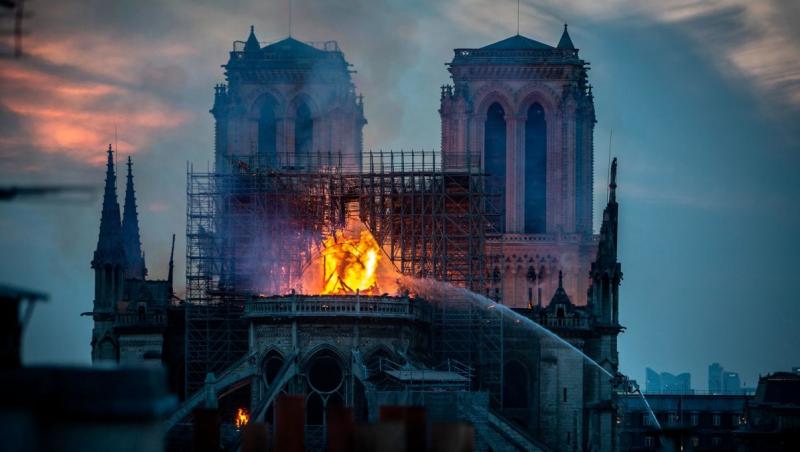 Străzile din jurul Catedralei Notre-Dame închise din cauza contaminării cu plumb. Autoritățile vor curăța zona cu gel absorbant