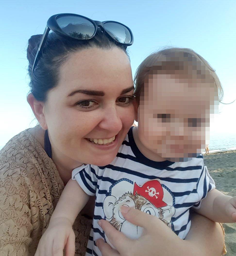 &bdquo;Vrea să &icirc;mi ia copilul &icirc;n Anglia, după ce m-a lovit și m-a dat afară &icirc;n cămașă de noapte, &icirc;n plină iarnă!&rdquo;. O t&acirc;nără din Focșani, &icirc;ngrozită din cauza fostului ei iubit britanic