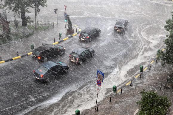 Cod galben de ploi torențiale și vijelii, &icirc;n 32 de județe, &icirc;n următoarele ore! P&acirc;nă c&acirc;nd ține vremea rea