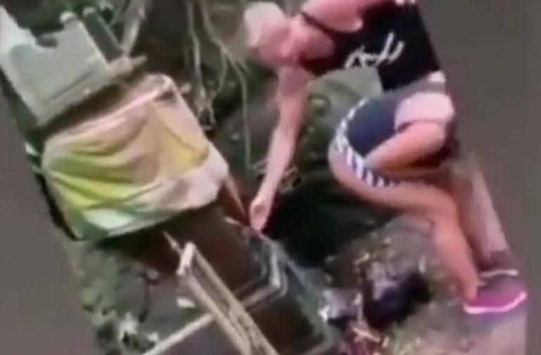 Un cuplu, filmat &icirc;n ipostaze interzise la un templu din Bali! Indonezienii sunt furioși! &bdquo;Dacă sunteți atei, nu &icirc;nseamnă că vă permiteți să...&rdquo; - Video