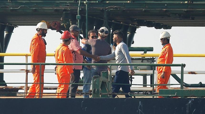 Petrolierul de origine Grace 1 şi-a schimbat pavilionul panamez cu cel iranian şi numele &icirc;n &rdquo;Adrian Darya&rdquo; &icirc;nainte să plece pe Marea Mediterană