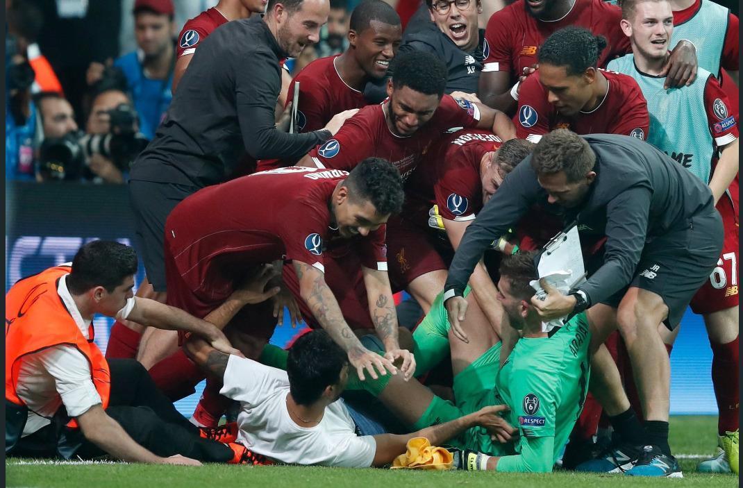 Portarul Adrian ar putea rata următorul meci al echipei Liverpool pentru că a fost accidentat de un fan la Supercupa Europei