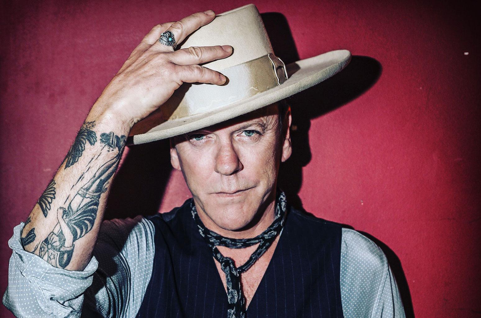 Kiefer Sutherland, nevoit să &icirc;şi anuleze c&acirc;teva concerte din cauza unui accident