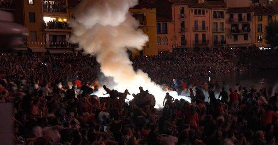 Nouă răniţi, după explozia unei petarde &icirc;n cursul unei ceremonii desfăşurate &icirc;n Franţa | VIDEO