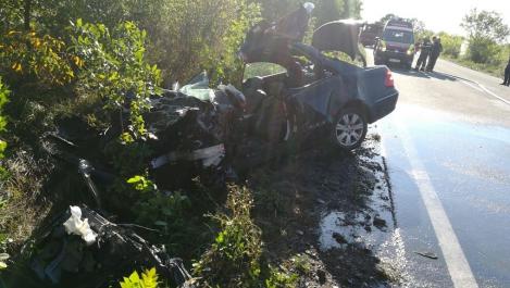 Bihor: Accident pe DN1, între un autocar şi un autoturism - şoferul autoturismului a murit