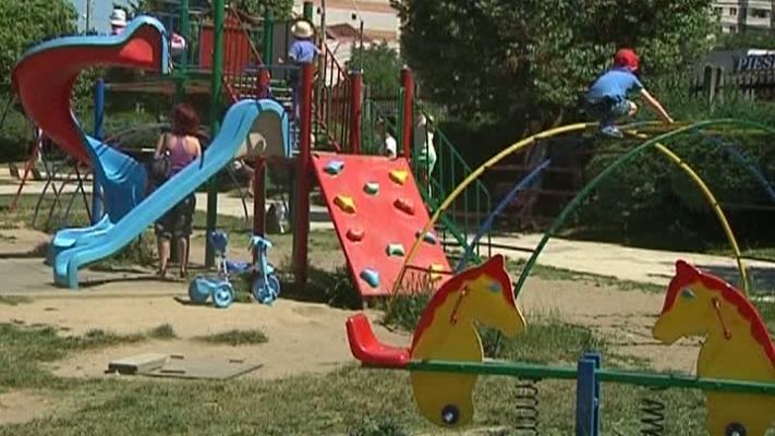 Părinții a trei minori au fost sancționați contravențional după ce nu și-au supraveghiat copii