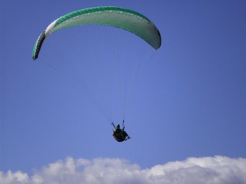 Bărbat care a căzut cu parapanta &icirc;n apropiere de B&acirc;lea Lac, transportat la UPU Sibiu