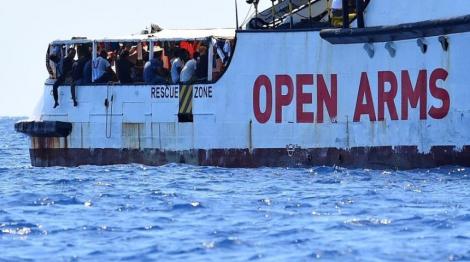 Open Arms consideră ”de neînţeles” o propunere a Madridului de a debarca migranţii de la bord în Baleare, după ce a refuzat să-i debarce la Algesiras