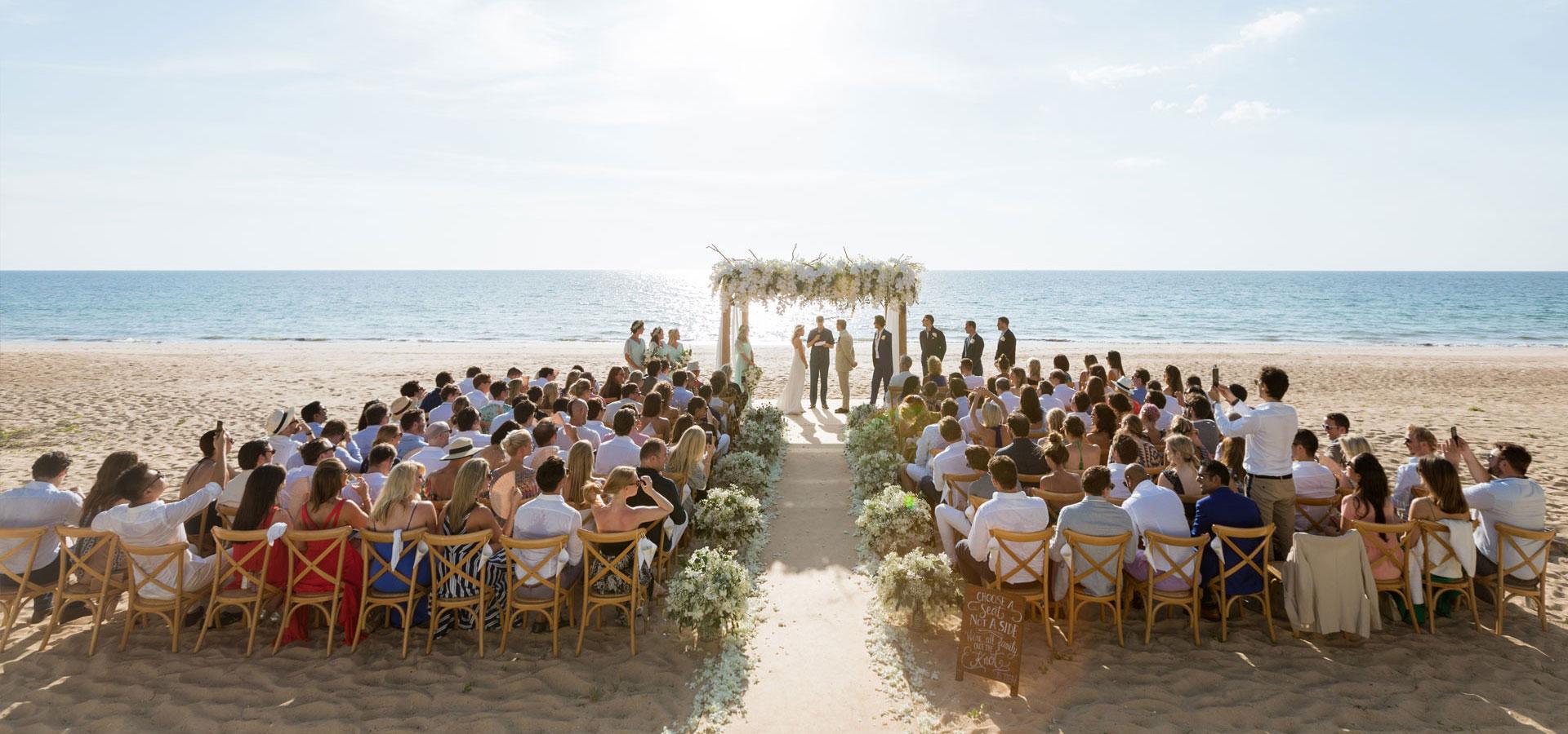Ce trebuie să știi atunci când organizezi o nuntă pe plajă