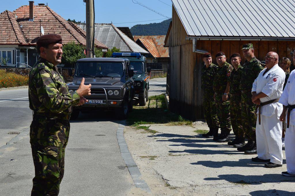 Peste 100 de elevi vor &icirc;nvăța tehnici de autoapărare și de supraviețuire &icirc;ntr-o tabară militară din Bistrița