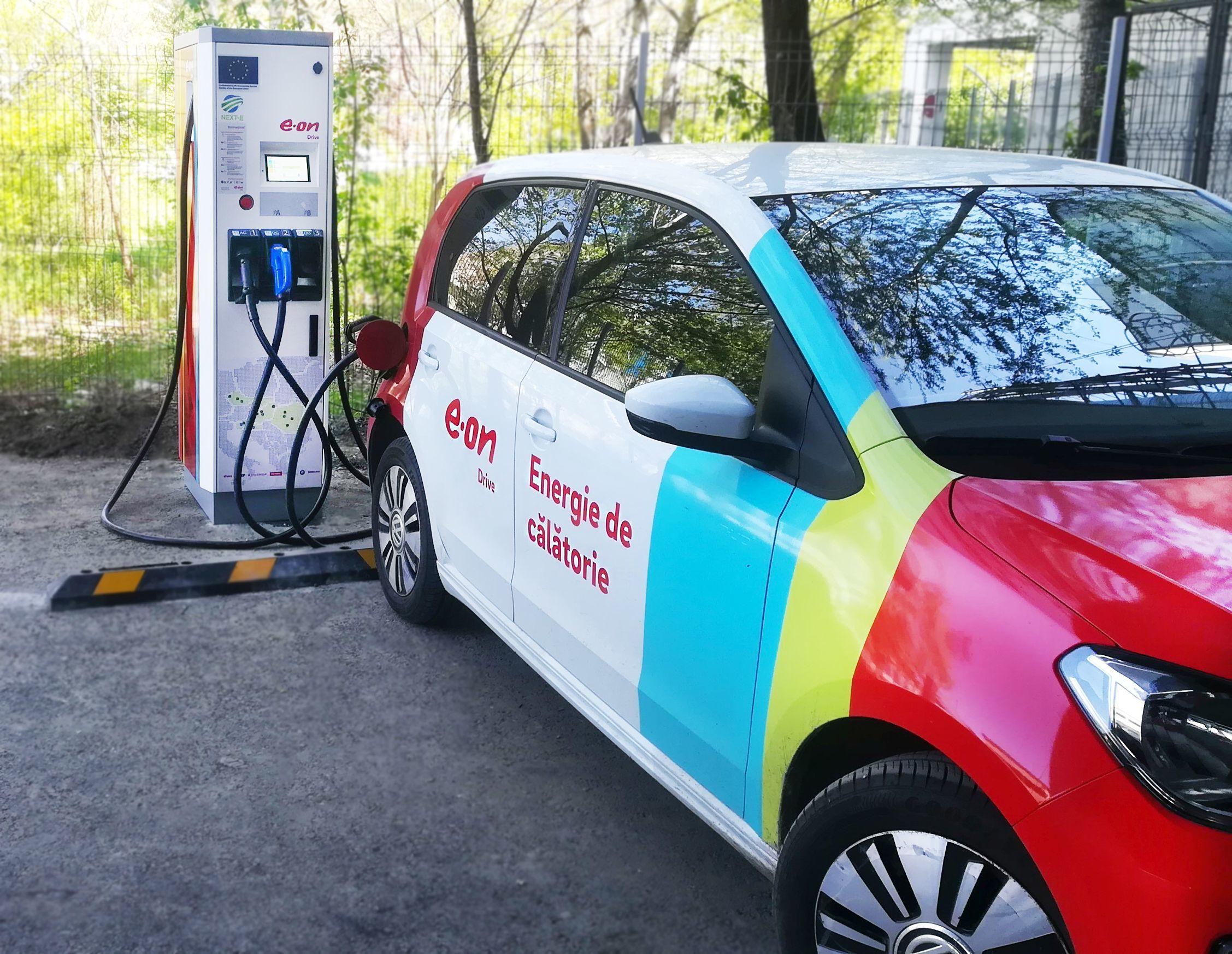 E.ON anunţă că a instalat trei noi staţii de încărcare rapidă a maşinilor electrice în România
