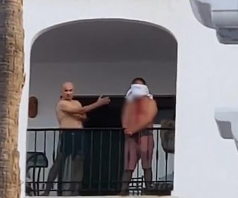Scene de groază! Bărbat filmat în timp ce taie gâtul unei victime, pe balcon (VIDEO)