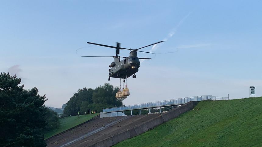 Aproximativ 6.500 de persoane evacuate &icirc;n apropiere de oraşul britanic Manchester, &icirc;n urma avarierii unui baraj din cauza ploii