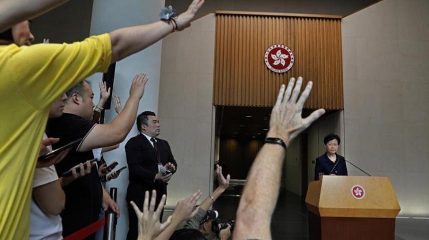 Şefa Executivului din Hong Kong Carrie Lam speră la o &rdquo;&icirc;ntoarcere la calm&rdquo; dar refuză să dea curs revendicărilor protestatarilor