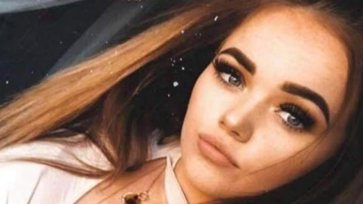 O adolescentă de 17 ani a murit &icirc;n timp ce se afla &icirc;n vacanță cu părinții. T&acirc;năra s-a &icirc;necat &icirc;n piscina resortului &icirc;n care era cazată