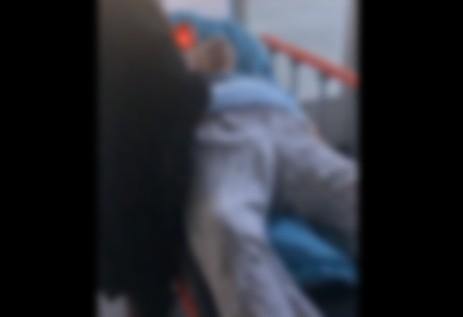 Un bărbat s-a stins din viață pe targă, &icirc;n fața spitalului, după ce a așteptat ore &icirc;n șir să fie &icirc;ngrijit! Nepoata lui, sf&acirc;șiată: &rdquo;A murit ca un c&acirc;ine!&rdquo;