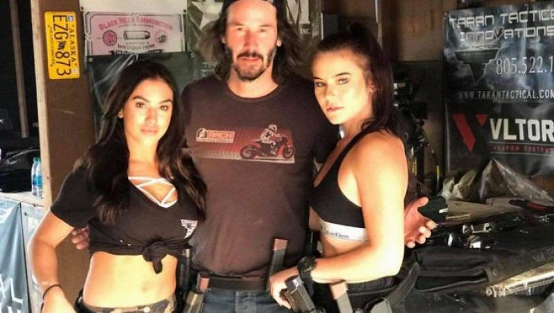 Keanu Reeves nu atinge oamenii care fac poze cu el! Îndrăgitul actor evită contactul fizic