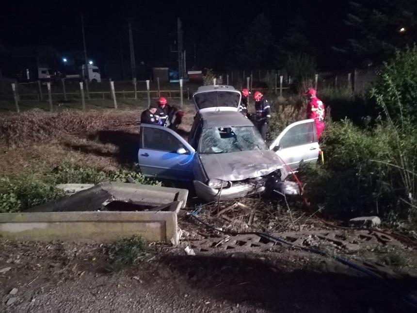 Un bărbat a murit pe loc, iar alte trei persoane au fost rănite &icirc;ntr-un accident rutier care a avut loc pe DN7 &icirc;n judeţul Hunedoara