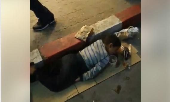 Descoperire tulburătoare &icirc;n cazul copiilor cerșetori din Costinești! Cine &icirc;i trimitea, de fapt, pe stradă, la mila oamenilor. Imagini tulburătoare!