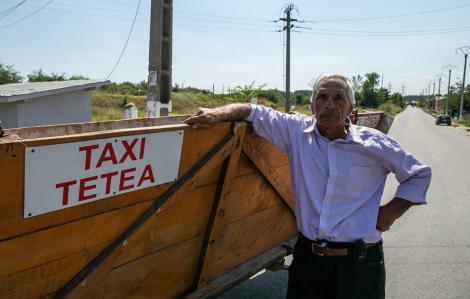Taxiul cu un singur cal putere se află în România.  „Fac taximetrie cu căruţa de peste 20 de ani”