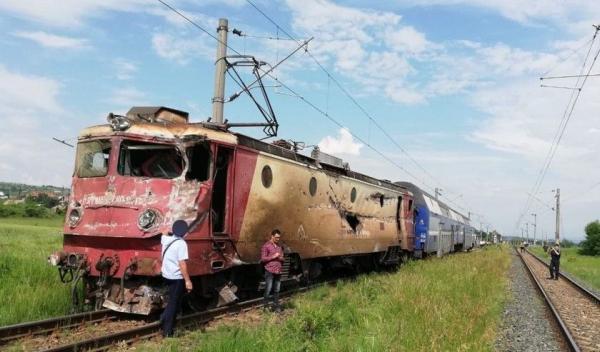 Cei 30 de pasageri ai unui tren care a deraiat s-au autoevacuat. Singura victimă este șeful de tren